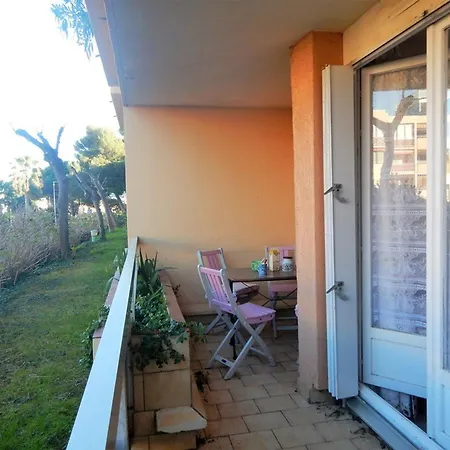 T2 Avec Parking, Proche Et Commerces - - Fr-1-251-519 *